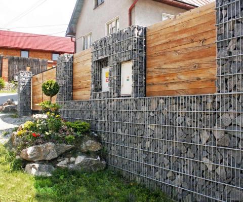 plot z gabionov na dedine