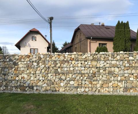 Umzäunung mit Donaunaturstein